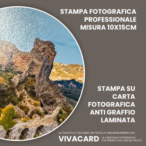 Cartolina fotografica personalizzata con chip NFC e QR code, mostra un video emozionale su smartphone